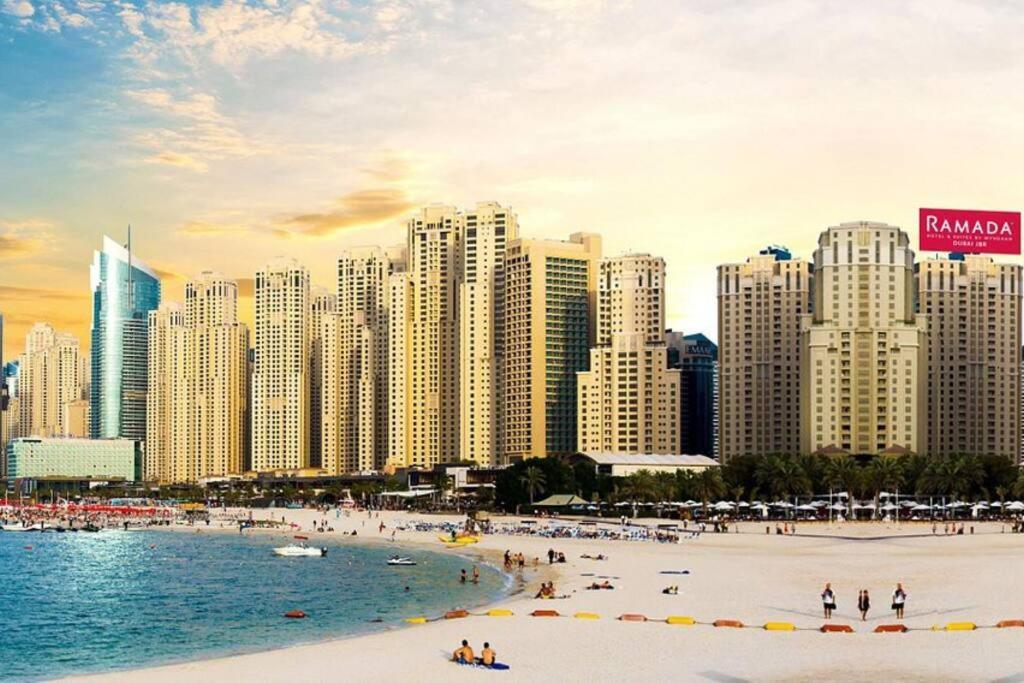 La Buena Vida Holiday Homes - Beach Front Very Spacious, Luxe And Modern 3 Bedroom With Full Kitchen In Jbr , 3 Min To The Jbr Beach Dubai Marina And Tram Station Buitenkant foto
