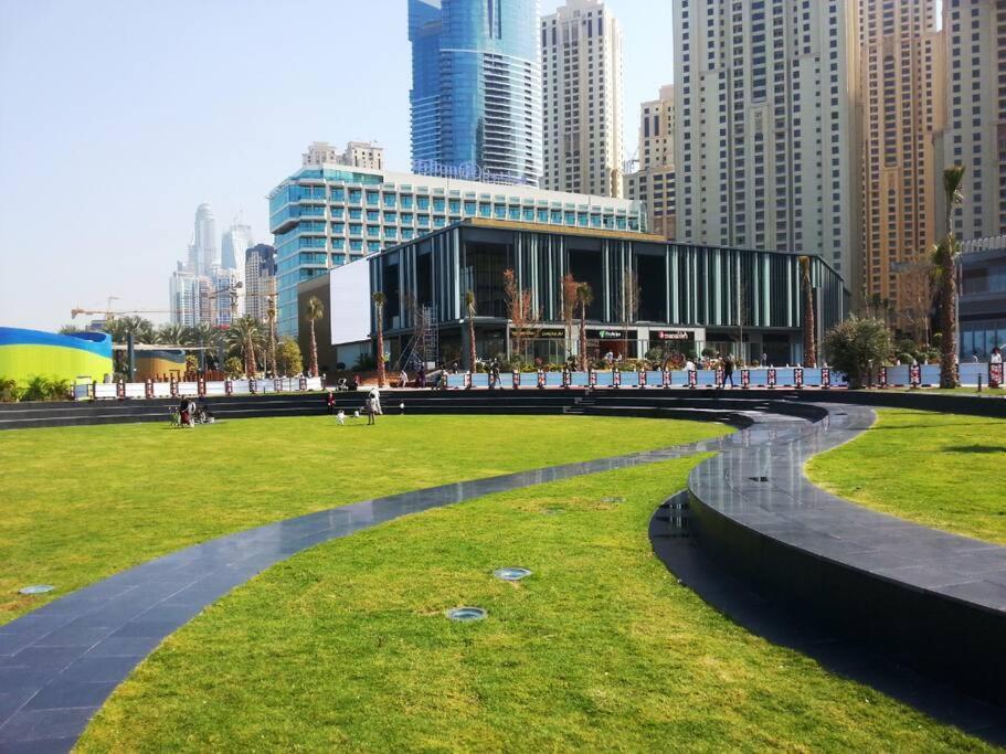 La Buena Vida Holiday Homes - Beach Front Very Spacious, Luxe And Modern 3 Bedroom With Full Kitchen In Jbr , 3 Min To The Jbr Beach Dubai Marina And Tram Station Buitenkant foto