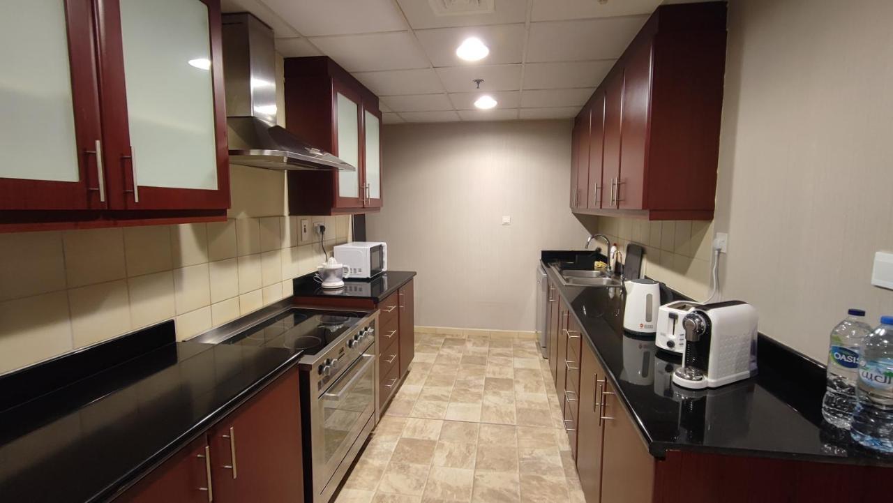 La Buena Vida Holiday Homes - Beach Front Very Spacious, Luxe And Modern 3 Bedroom With Full Kitchen In Jbr , 3 Min To The Jbr Beach Dubai Marina And Tram Station Buitenkant foto
