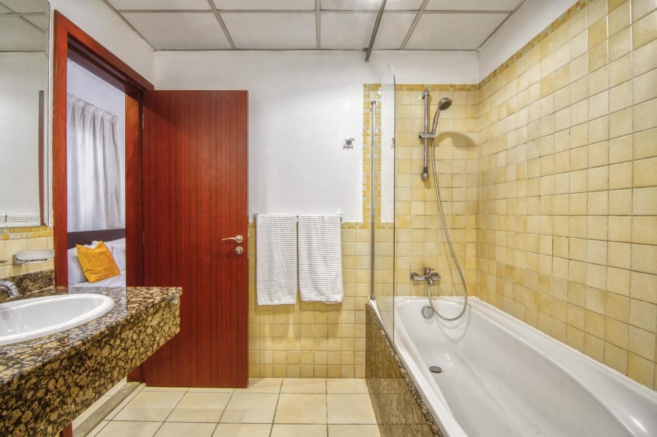 La Buena Vida Holiday Homes - Beach Front Very Spacious, Luxe And Modern 3 Bedroom With Full Kitchen In Jbr , 3 Min To The Jbr Beach Dubai Marina And Tram Station Buitenkant foto